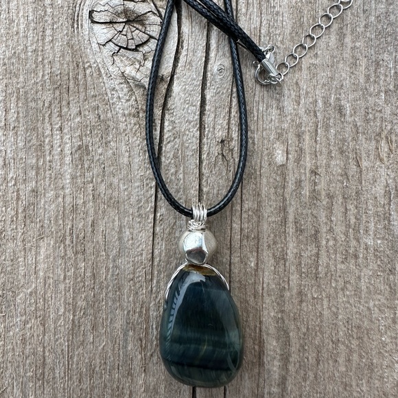 Blue Tiger Eye (Hawk Eye) for Connection to Sun and Earth Energies & Protection - Picture 5 of 8